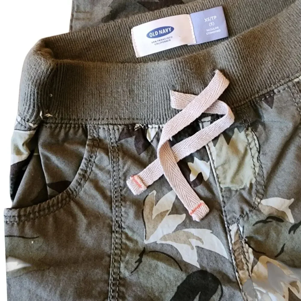 Old Navy Camoflauge Leaf Print Girls Cargo Pants